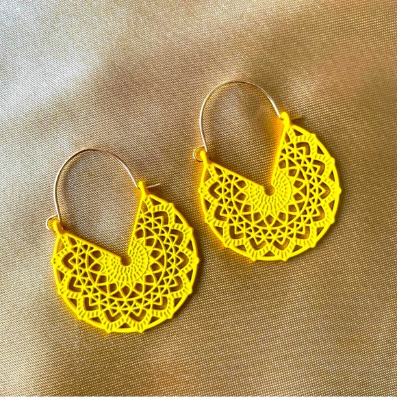 ๐2/$30๐(Yellow) Boho hollow out earrings - Picture 3 of 7